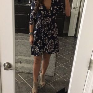 NWT Floral Wrap Dress w/ Side Tie Pockets - Size S